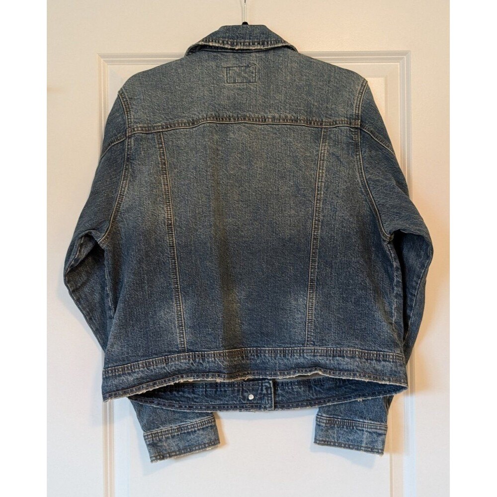 Universal Thread Button Front Medium Wash Jean Co… - image 6